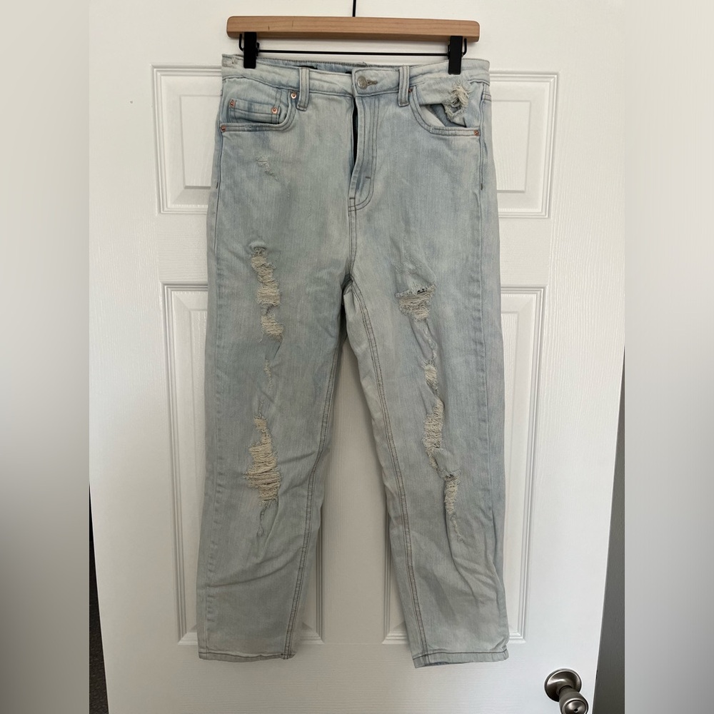 Women’s ripped jeans size 6